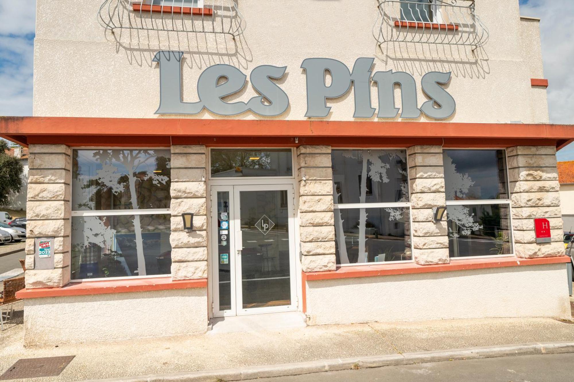 Hotel Les Pins サン・トロジャン・レ・バン エクステリア 写真